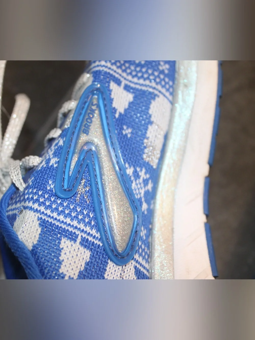 Brooks Revel 3 Run Merry Christmas Blue Women's Size 6.5 - No Insoles - Picture 13 of 15